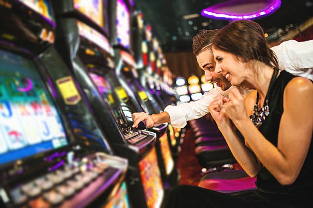 Antarmuka aplikasi mobile nikmat77 menampilkan slot Aviator dan permainan live casino